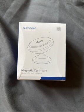 NWT Syncwire Magnetic Car Mount - White/Blue Packaging